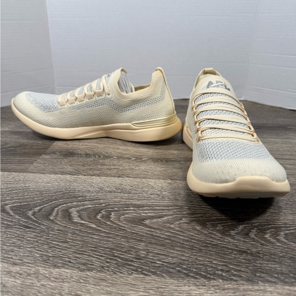 Athletic Propulsion Lab APL Running Shoes Mens Sz9  Techbloom Breeze Vanilla New - Picture 1 of 8